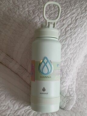 Manna Mint Green Insulated Stainless Steel Bottle with Loop Handle 40 oz.